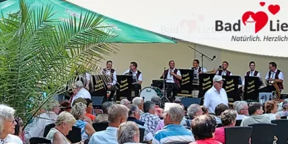 Gäste beim Kurkonzert im Kurpark Bad Liebenwerda