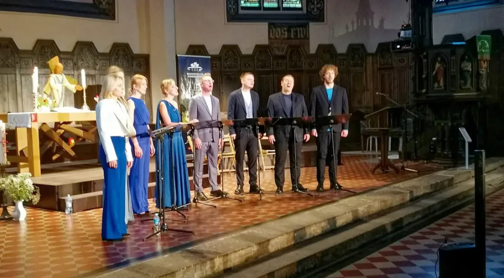 „Art ’n’ Voices“ aus Danzig beim Auftritt in der Ev. Kirche St. Nikolai