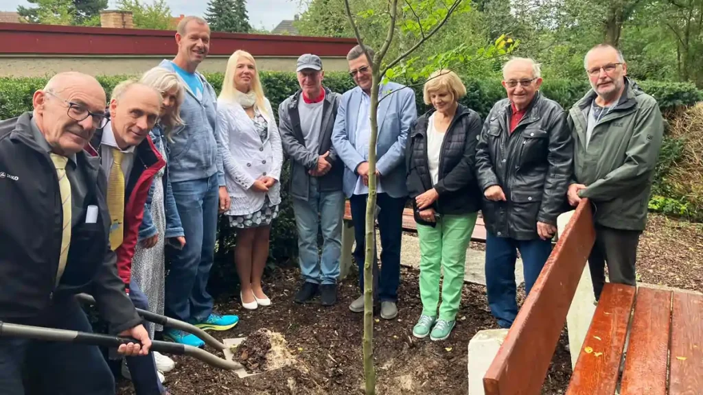 Friedensbaumpflanzung am Franzosengrab in Bad Liebenwerda